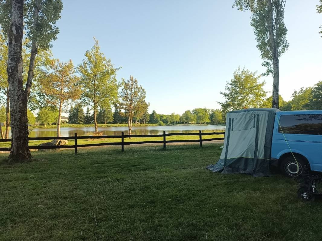 Camping Municipal Les Baillys ** — Campingplatz in Dornes