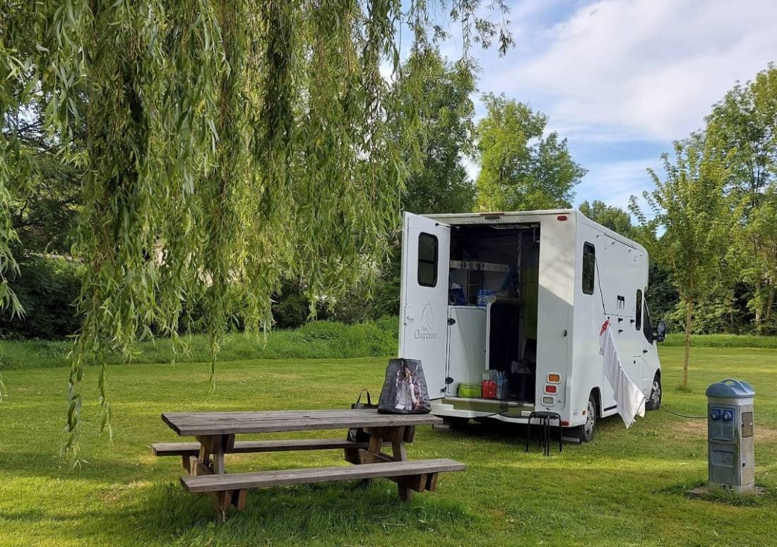 Camping des Isles — Campingplatz in Bligny-sur-Ouche 