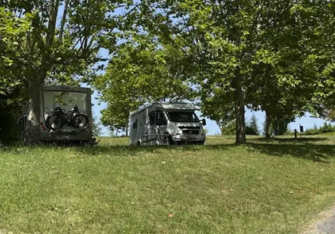 Stellplatz Castelnau-Montratier — Camperplads in Castelnau-Montratier