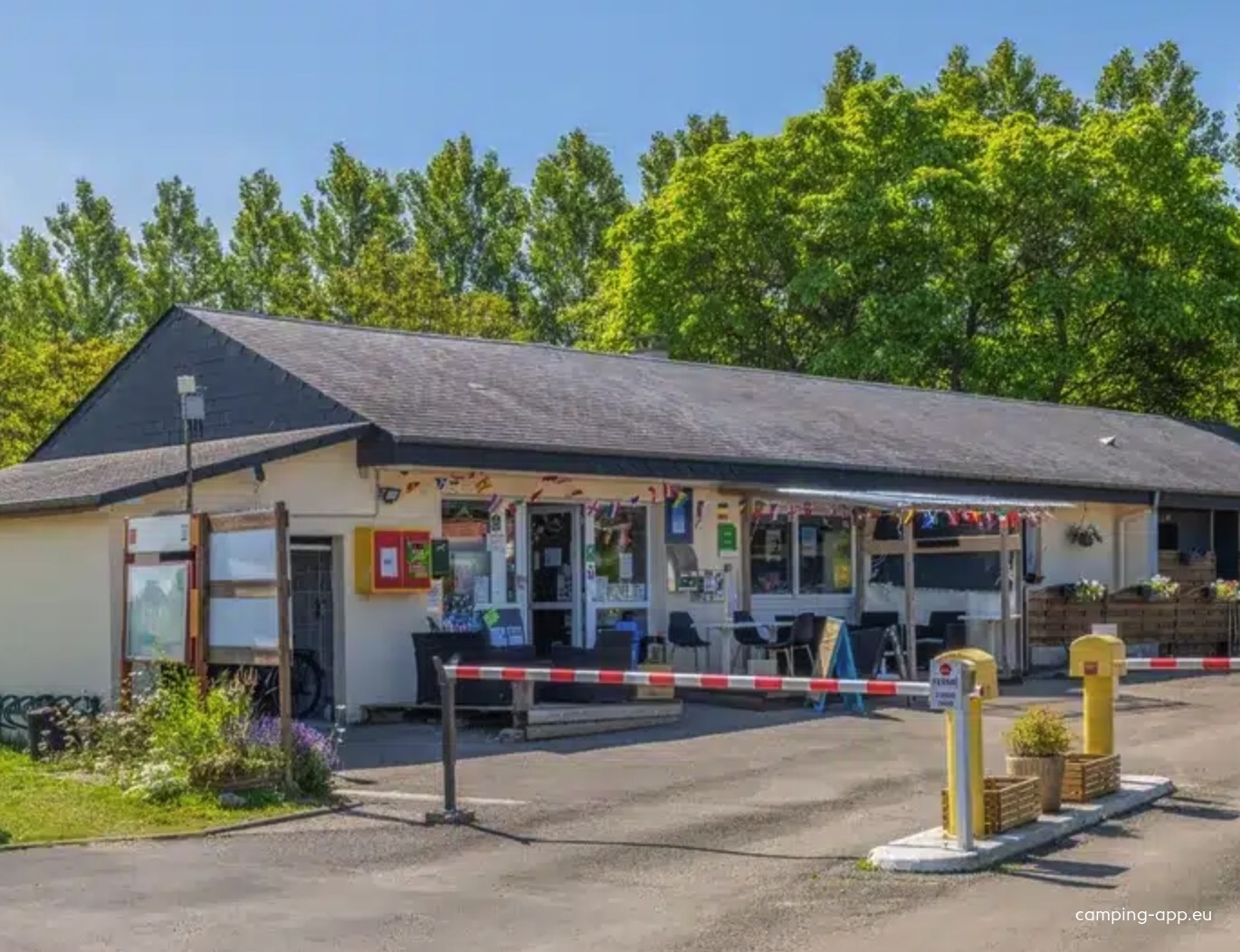 Camping Des 2 Rivières — Camping Site in Martigny / Normandie