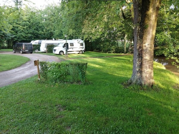 Camping du Sevron — Kemping in Saint-Étienne-du-Bois 