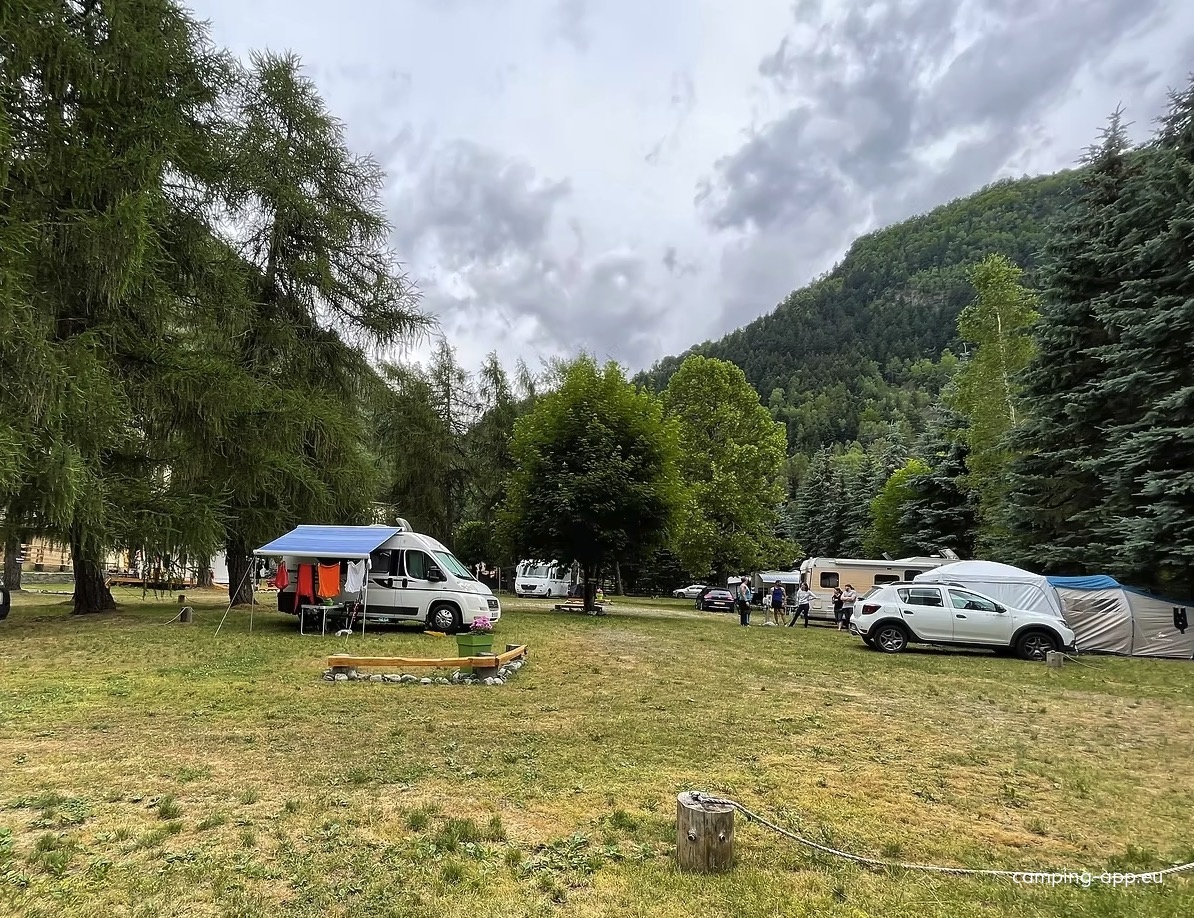 amping Municipal Les Mélèzes — Camping Site in La Chapelle-en-Valgaudémar