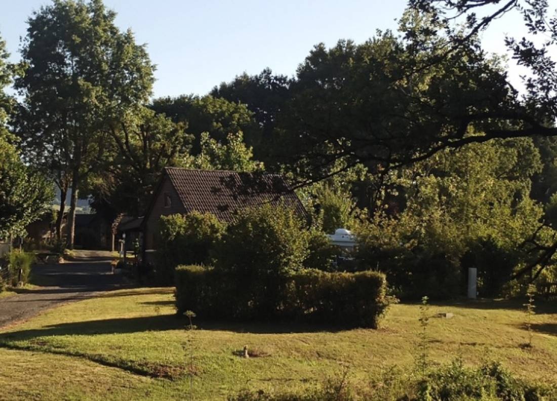 Camping Le Cantalou ** — Kemp in Cassaniouze