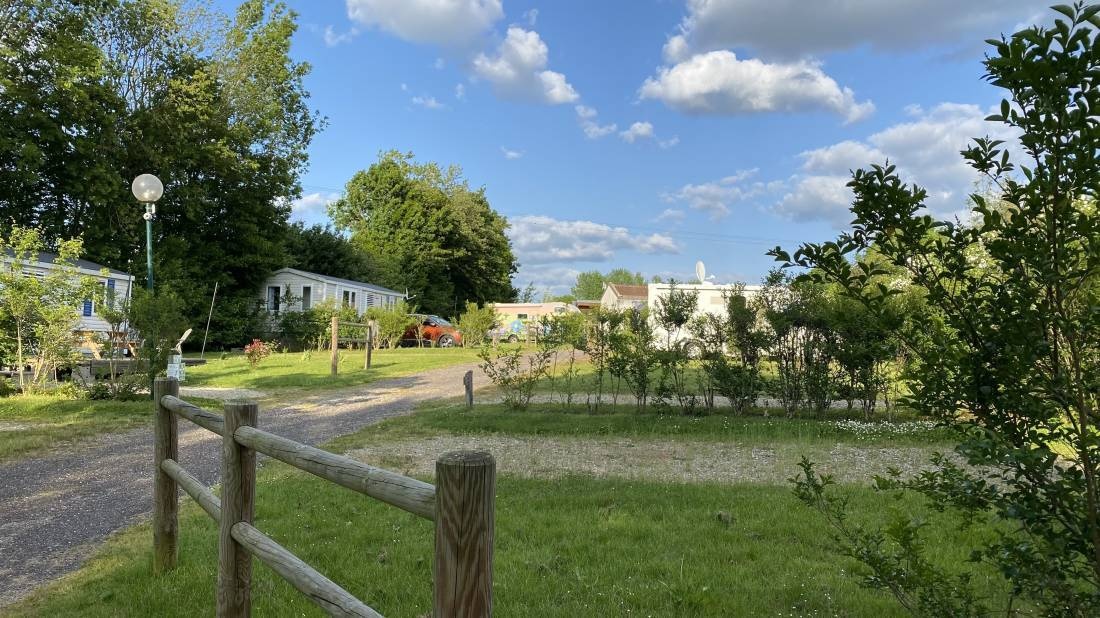 Camping La Croix Badeau *** — Kemping in Soulaines-Dhuys / Grand Est
