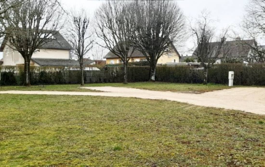 Aire Camping-Car Park — Kamp yeri in Chanceaux