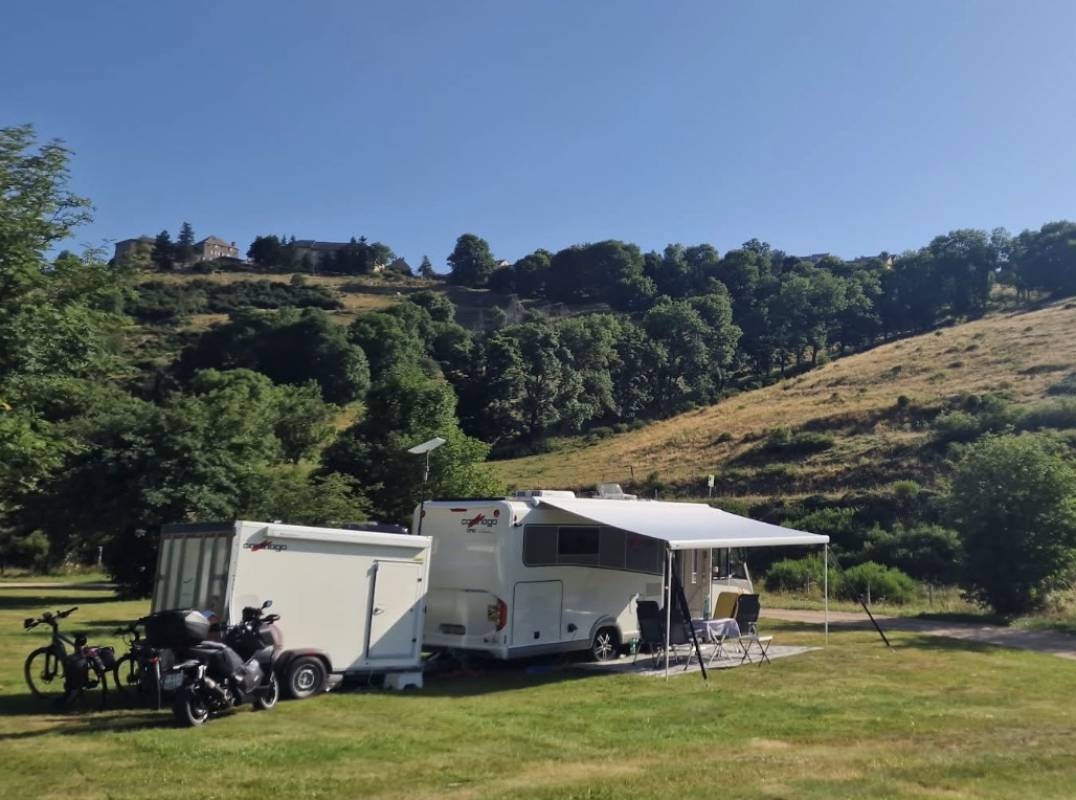 Camping Municipal de Châteauneuf-de-Randon — Campingplass in Châteauneuf-de-Randon