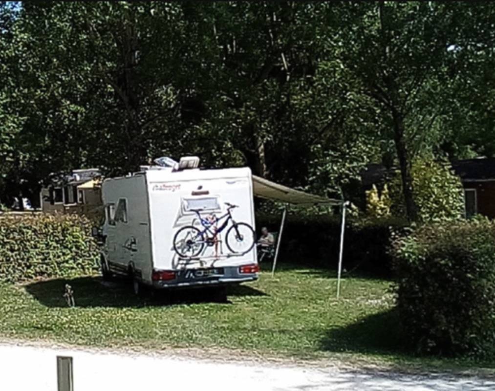 Le Clos Du Vieux Moulin — Campingplats in Châtillon-sur-Broué