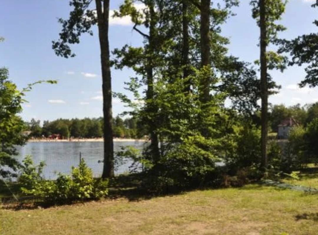 Camping Grand Etang de St-Estèphe ** — Kemp in Saint-Estèphe