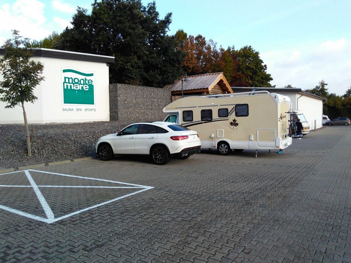 Stellplatz am Monte Mare Andernach — Місце для кемперів in Andernach