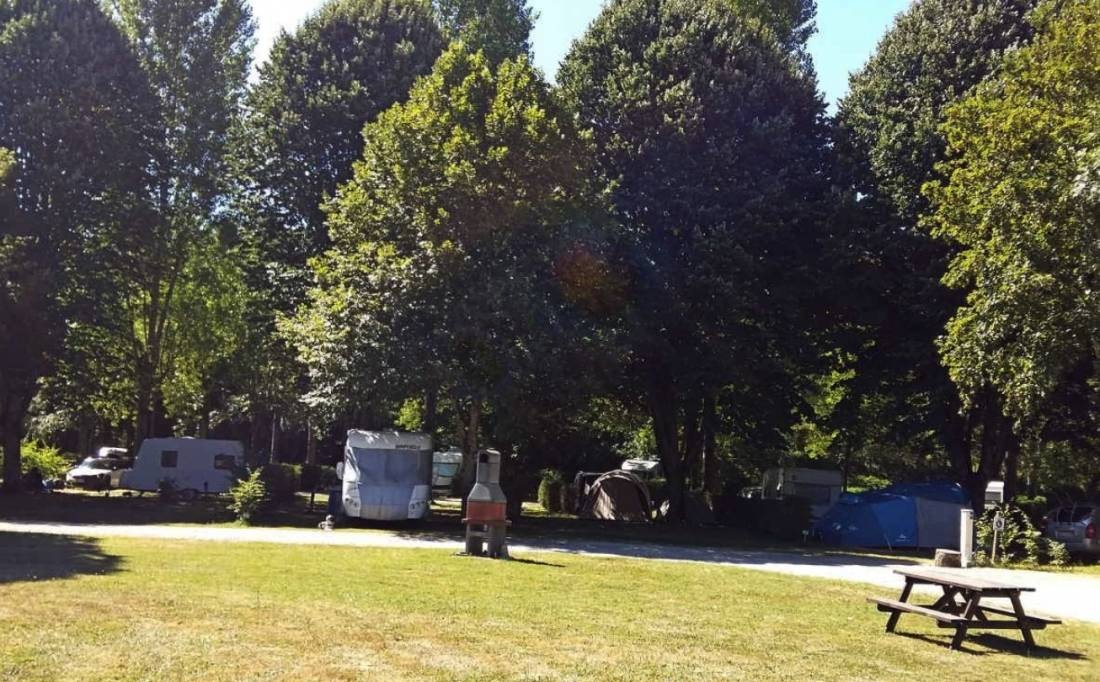 Camping l'Agrion Bleu *** — Cámping in Saint-Martial-de-Valette