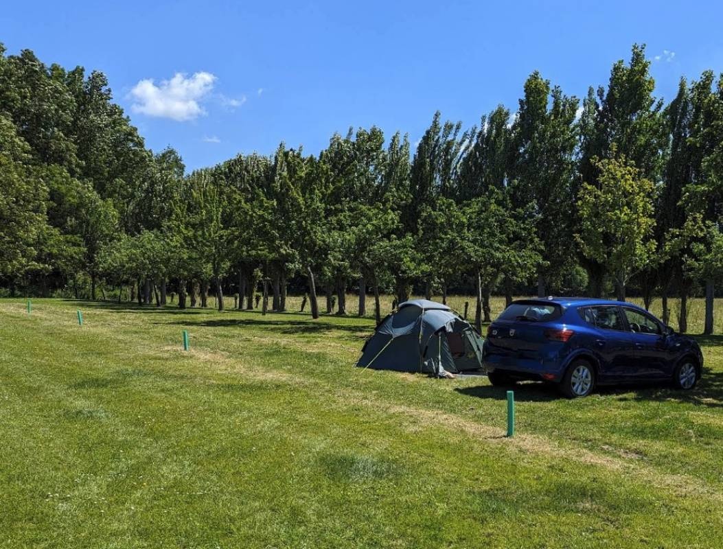 Bar Camping de la Ville-Ger — Sítio de acampamento in Pleudihen-sur-Rance