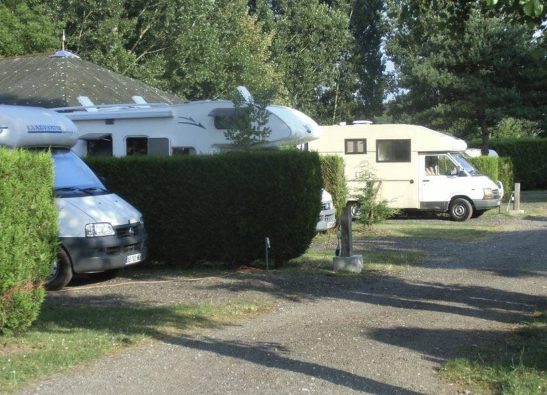 Camping de L'Abbatiale ** — Campingplads in Saint-Leu-d'Esserent 