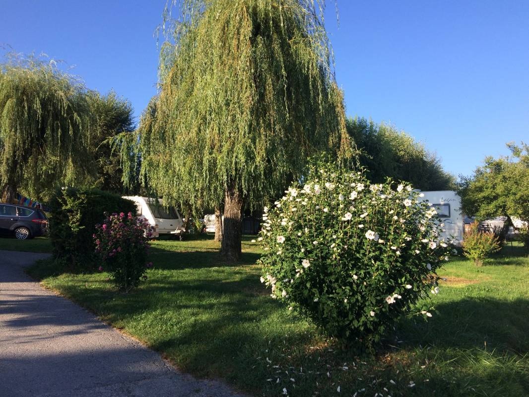 Camping Vieille Eglise *** — Kamp yeri in Lugrin 
