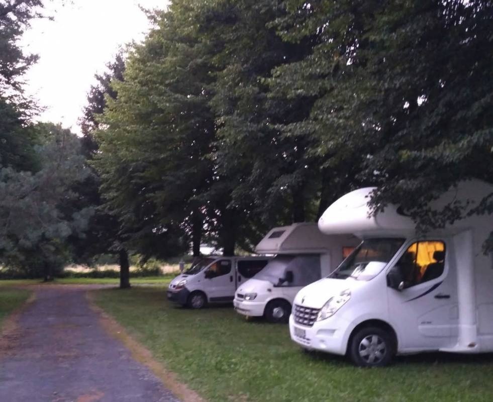 Camping Caravaning du Layris — Місце для кемпінгу in Campan