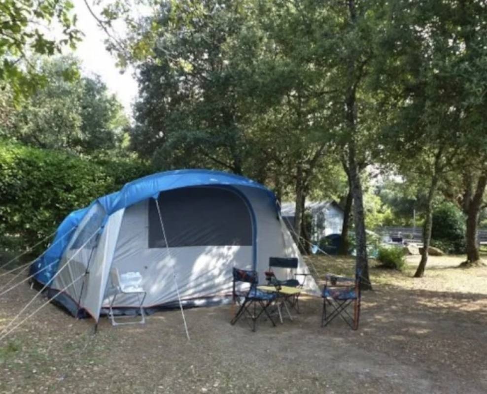 Camping Le Martinet Rouge *** — Kemping in Brousses-et-Villaret