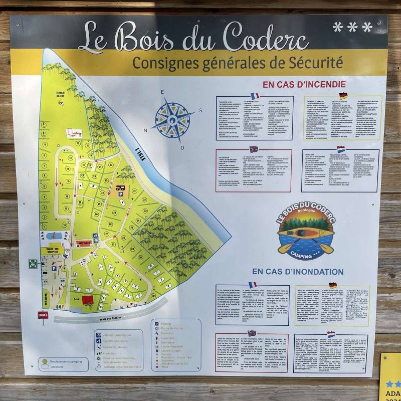 Camping le Bois du Coderc *** — Sítio de acampamento in Antonne-et-Trigonant