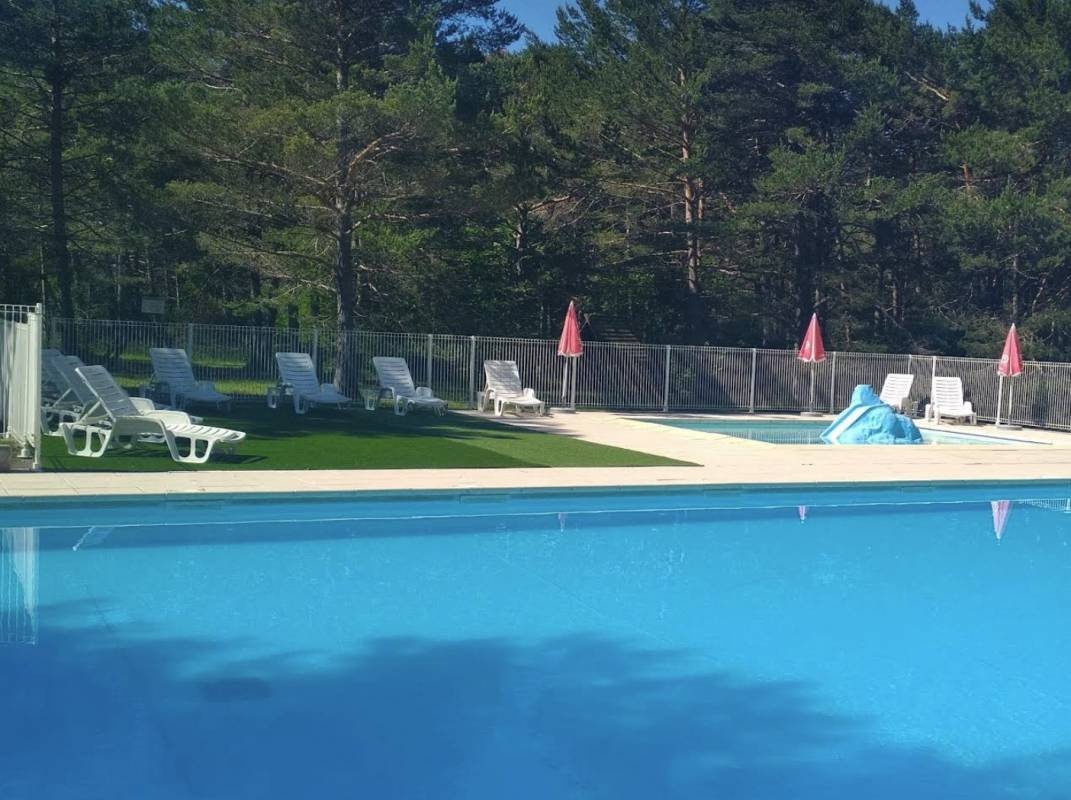 Camping Park Sérigons *** — Kemp in La Roche-des-Arnauds