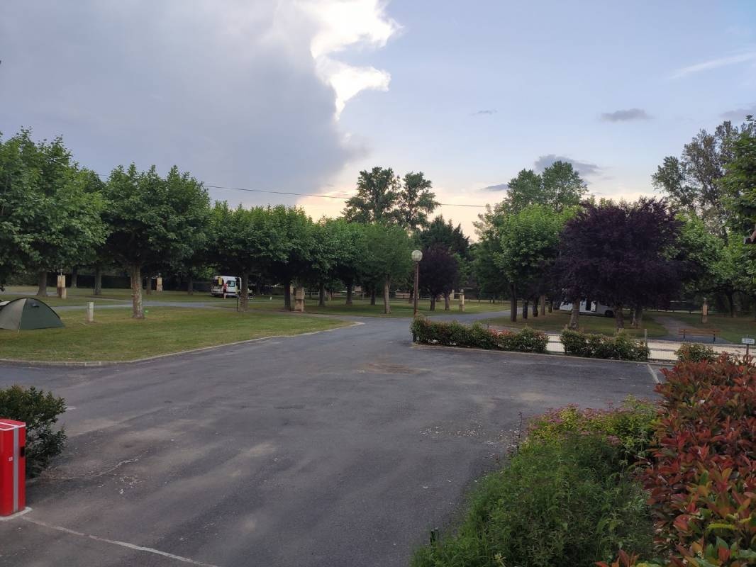 Camping Le Pech de Caumot *** — Campingplatz in Cénac-et-Saint-Julien
