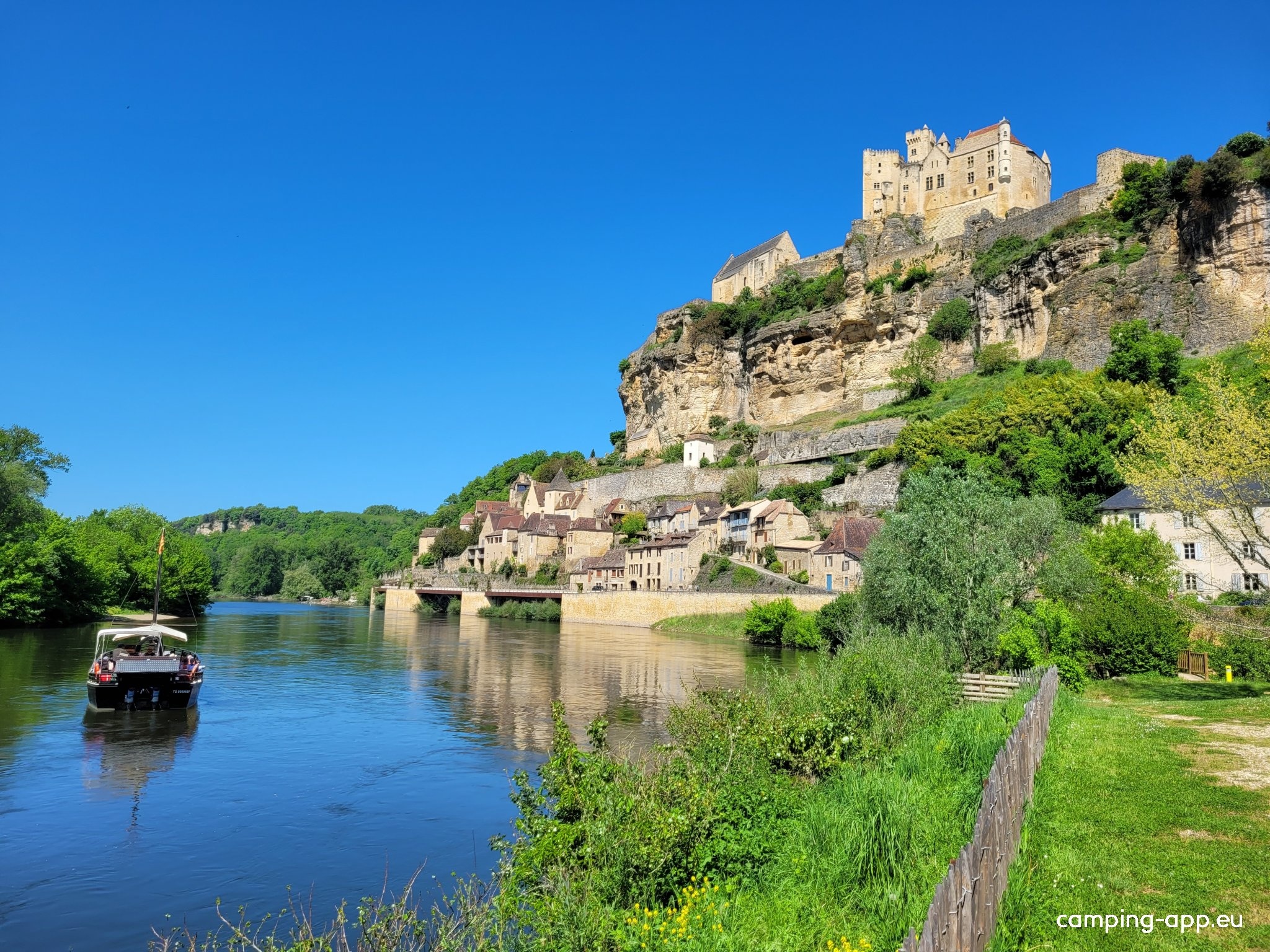 Camping Le Capeyrou *** — Camping in Beynac-et-Cazenac