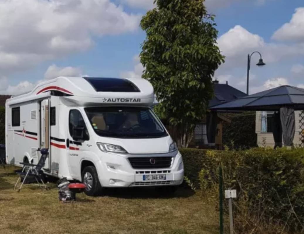 Camping Le Pont Rouge et les Vignes — Campingplatz in Chipilly