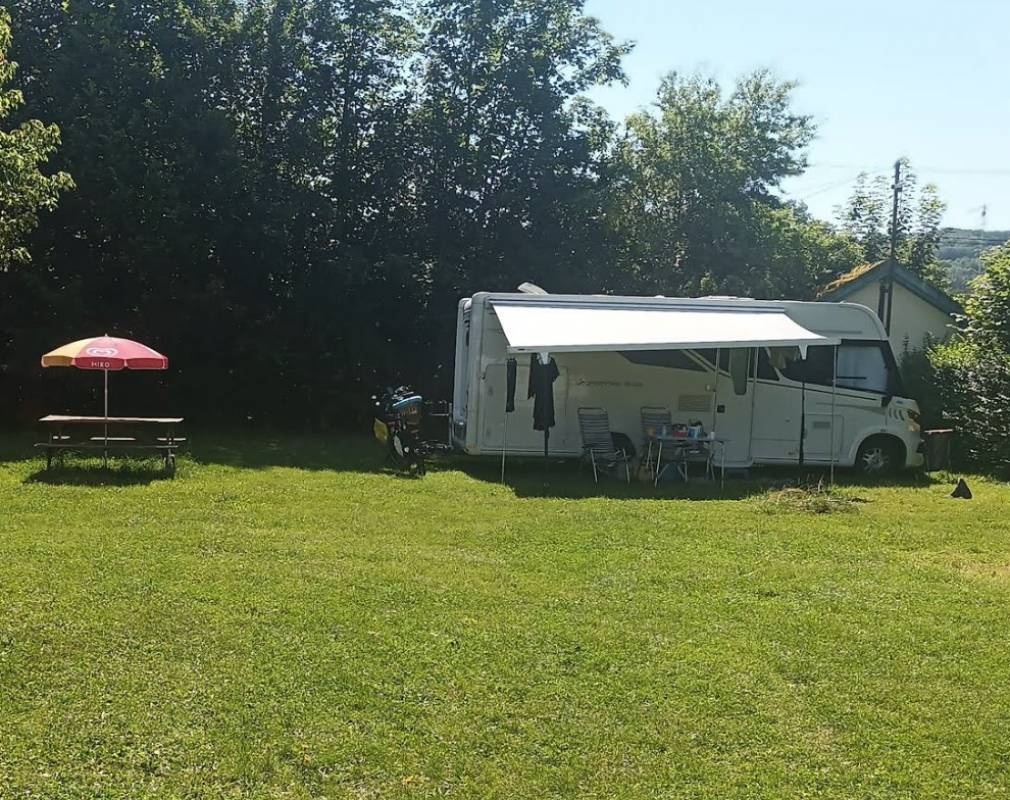 Camping Le Bourgogne ** — Campingplass in Villeneuve-sur-Yonne