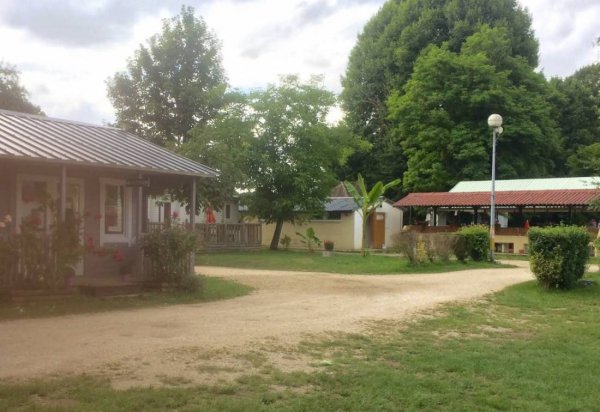 Camping Le Bourgogne ** — Photo 2