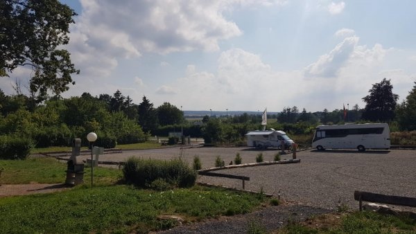 Stellplatz Unter der Homburg Stadtoldendorf — Sítio para autocaravanas in Stadtoldendorf