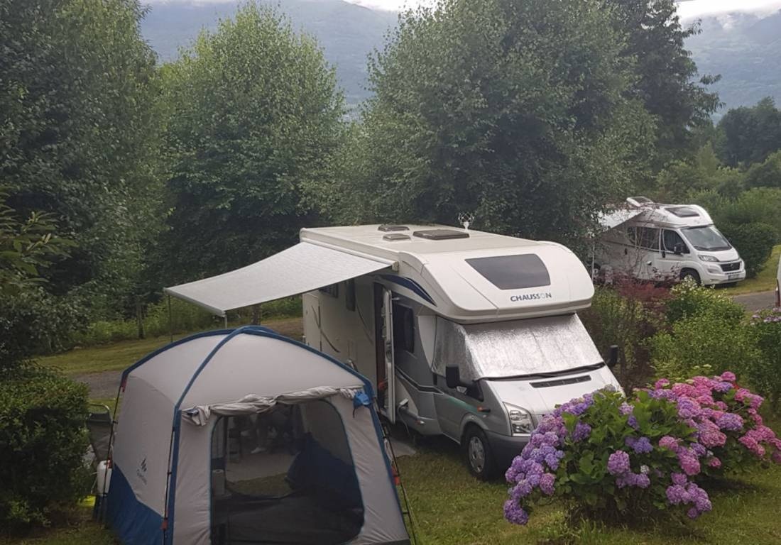 Camping Les Châtaigniers *** — Camping in Arcizans-Avant