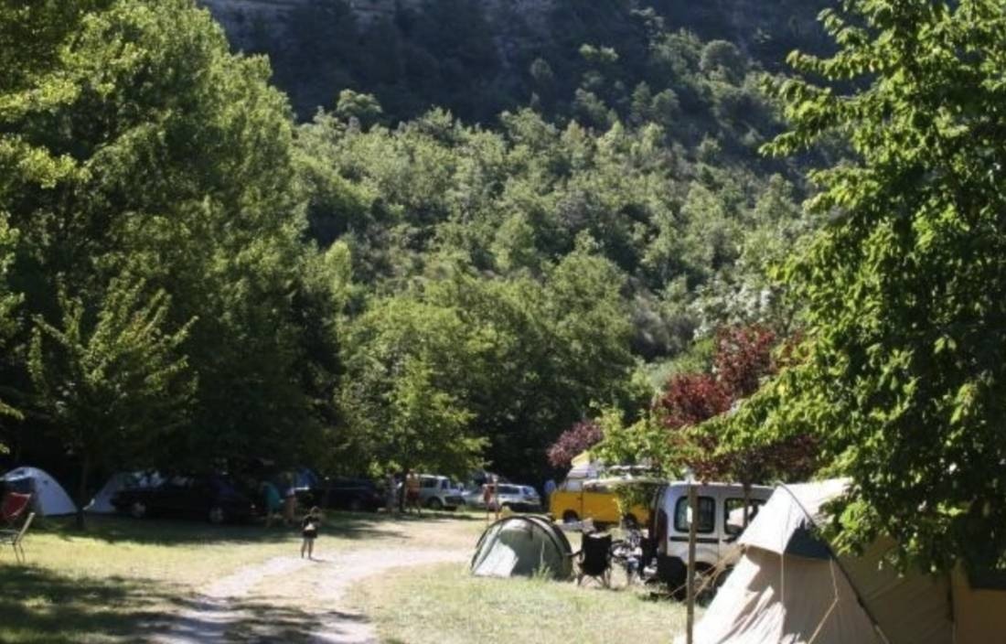 Camping de Trente Pas ** — Kamp yeri in Saint-Ferréol-Trente-Pas