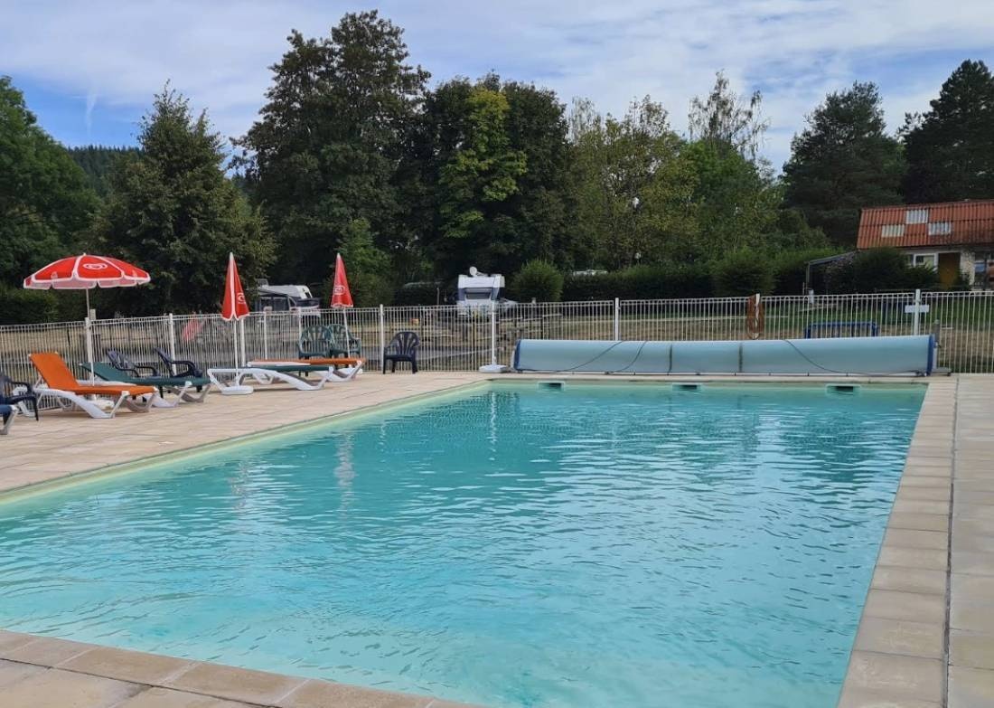 Camping Les 2 Rivières *** — Kemp in La Celle-en-Morvan