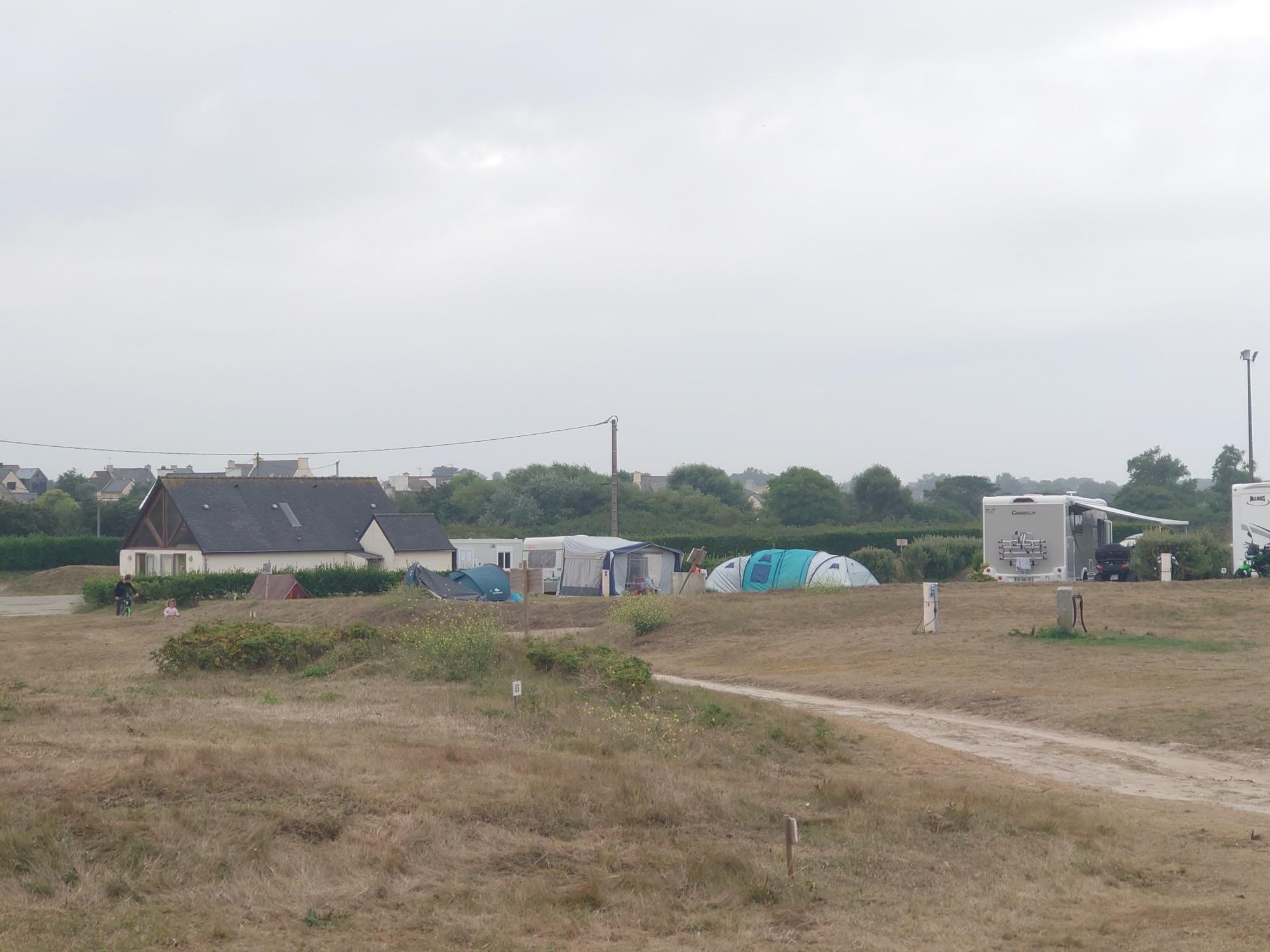 Camping Les Dunes — Campingplass in Lampaul-Ploudalmézeau