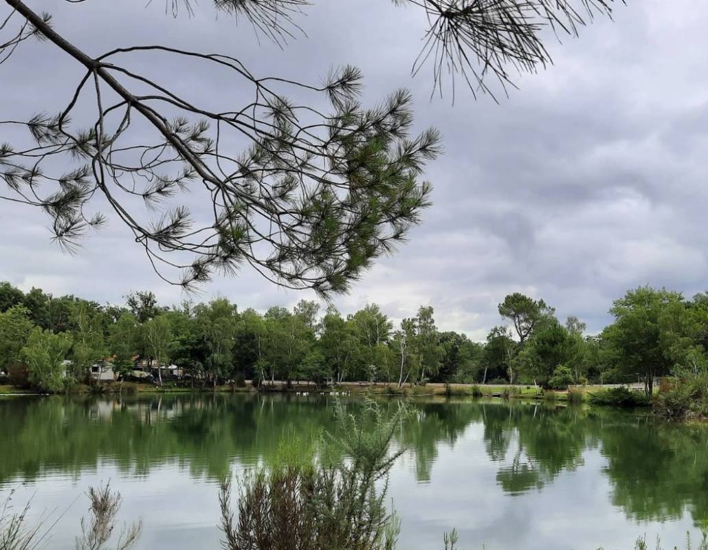 Camping Les étangs Mina *** — Area da campeggio in Saint-Sornin