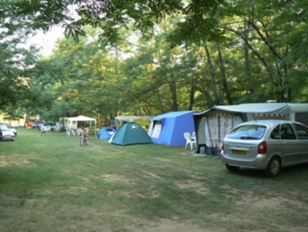Camping Les Acacias *** — Kemp in Uzer