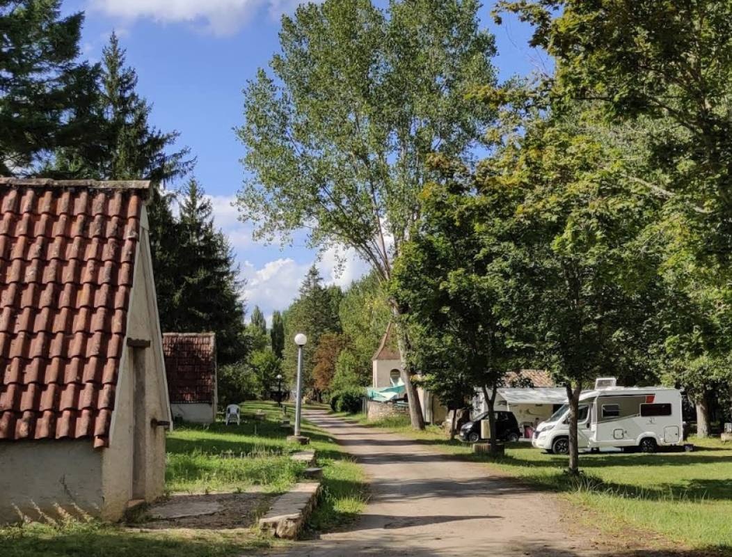 Camping Moulin de Julien **** — Camping Site in Cordes-sur-Cie
