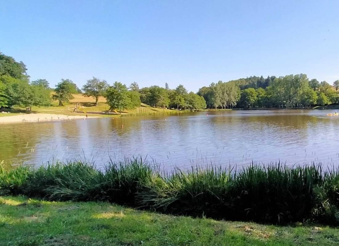 Camping Municipal de La Roussille — Campingplatz in Châtelus-Malvaleix