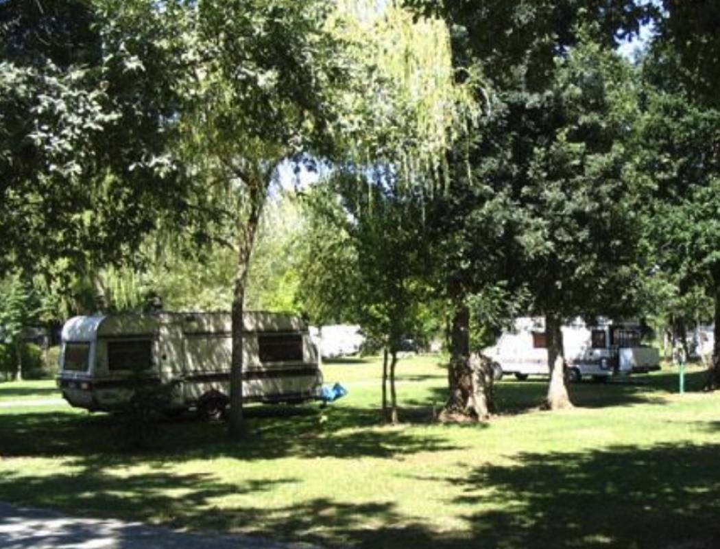 Camping Les Peupliers *** — Kemp in Vendays-Montalivet