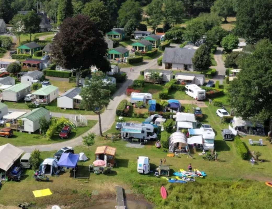 Camping Port de Neuvic *** — Sítio de acampamento in Neuvic