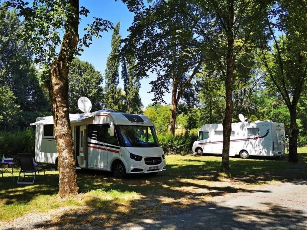 Stellplatz Roquecourbe — 露营车营地 in Roquecourbe