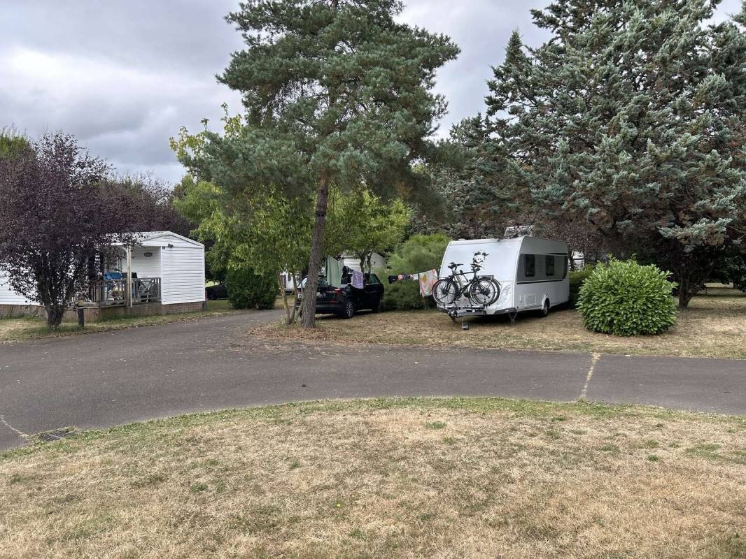 Camping Municipal du Val De Braye — Місце для кемпінгу in Bessé-sur-Braye / Pays de la Loire