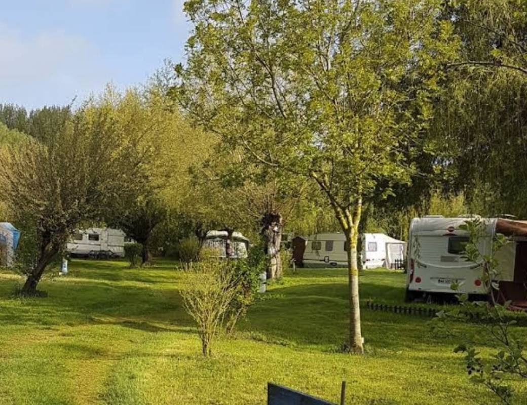 Camping Le Grand Pré *** — Kamp yeri in Long