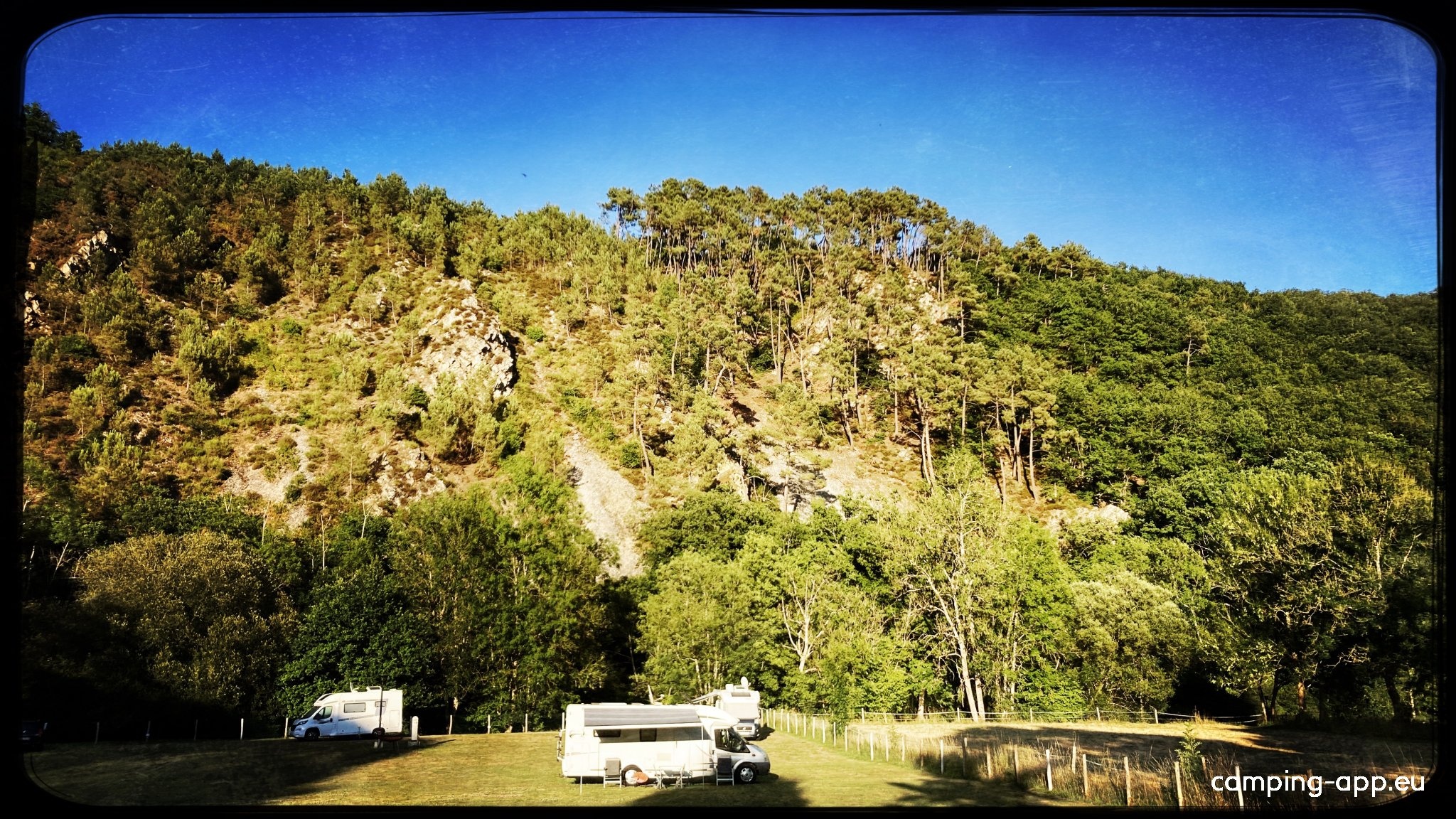 Camping municipal saint leonard des bois — Kemp in Saint-Léonard-des-Bois