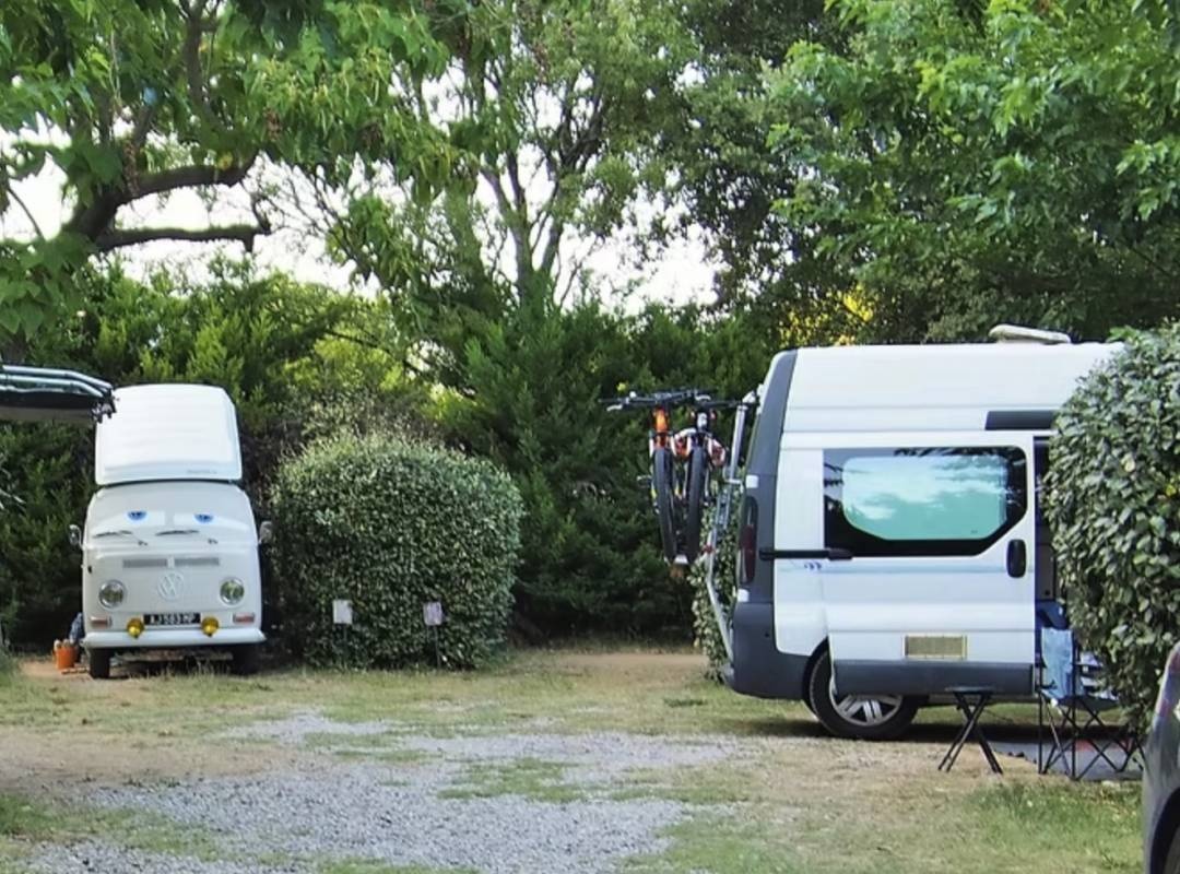 Camping Le Grand Jardin *** — Camping Site in Correns 