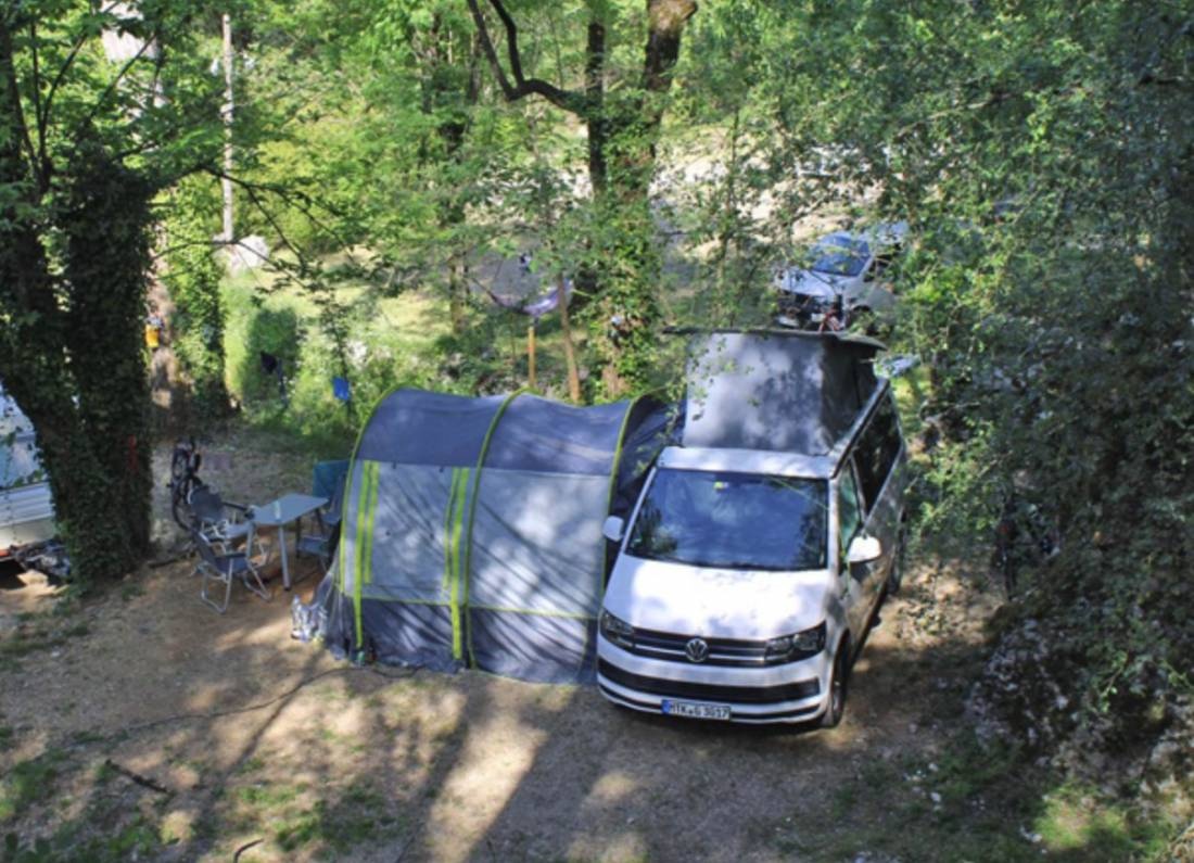 Camping Les Blaches — Camping in Berrias-et-Casteljau