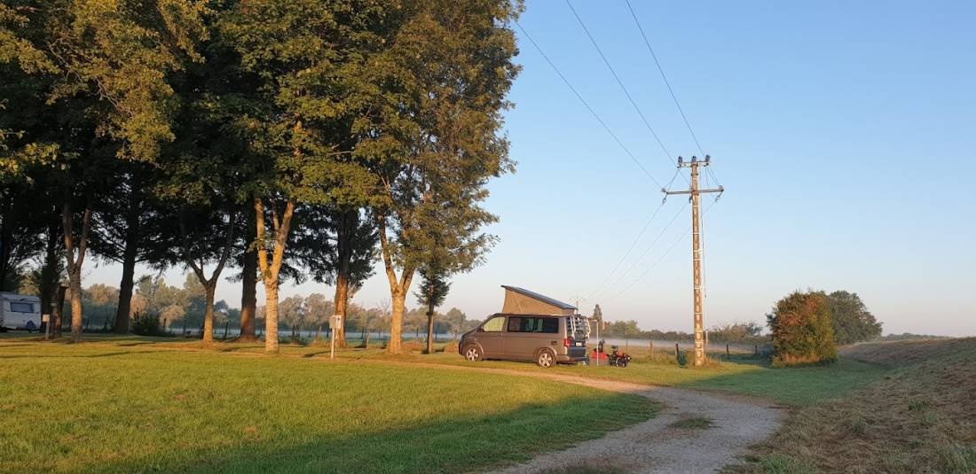 Camping Bords du Doubs — Campingplatz in Petit-Noir