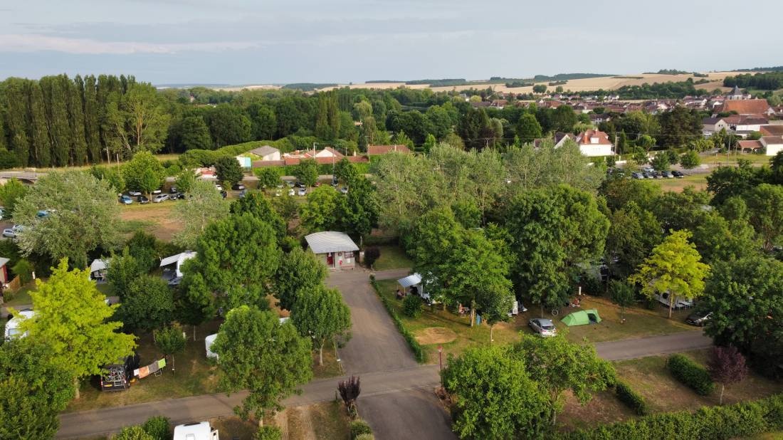 Camping Les Ceriselles **** — Kemping in Vincelles / Bourgogne Franche-Comté
