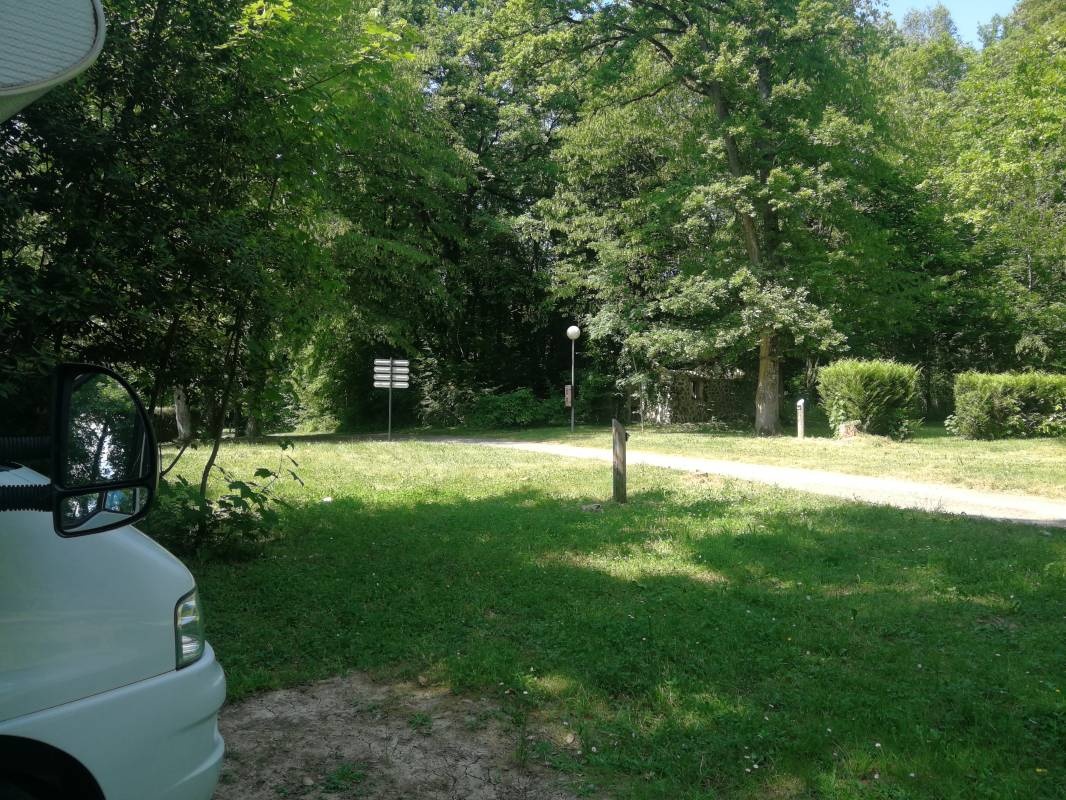 Camping des Bondons — Campingplatz in La Ferté-sous-Jouarre