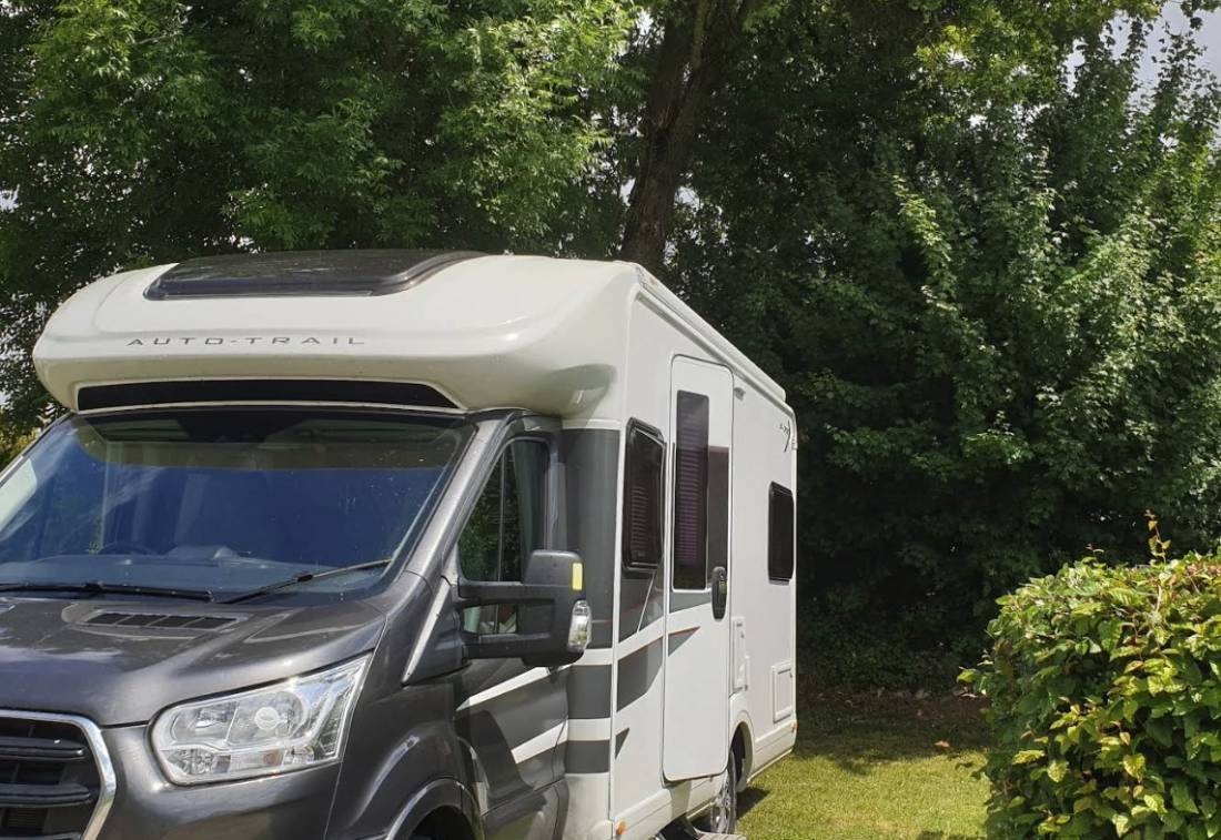 Camping Les Charmilles — Kemping in Essay