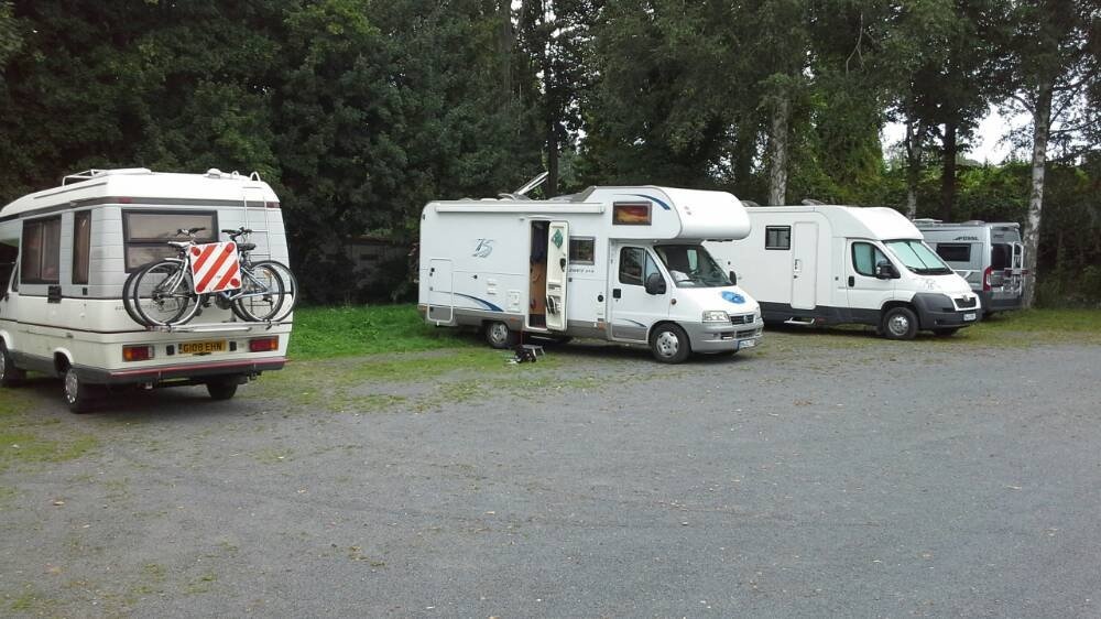 Stellplatz am Hallen- und Schwimmbad Einbeck — Karavan Sitesi in Einbeck