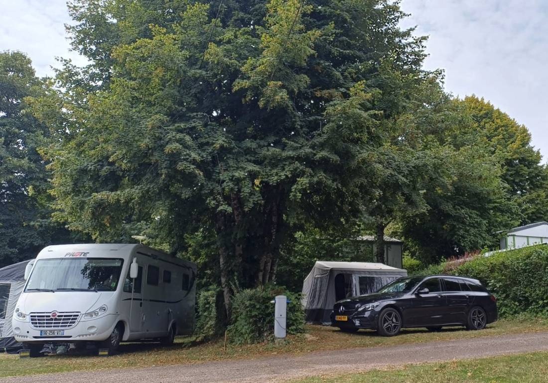Camping Les Genêts du Morvan *** — Campingplatz in Ouroux-en-Morvan