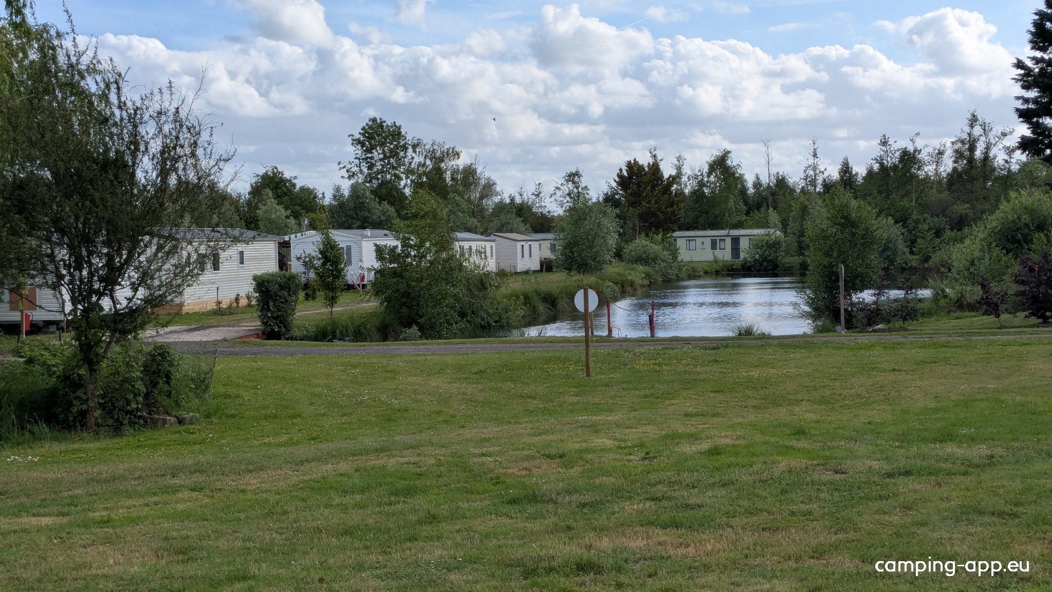 Camping Les Étangs du Levant — Campingplass in Bray-sur-Somme